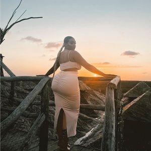 Two piece ultra classy and sexy set from Meshki 😍